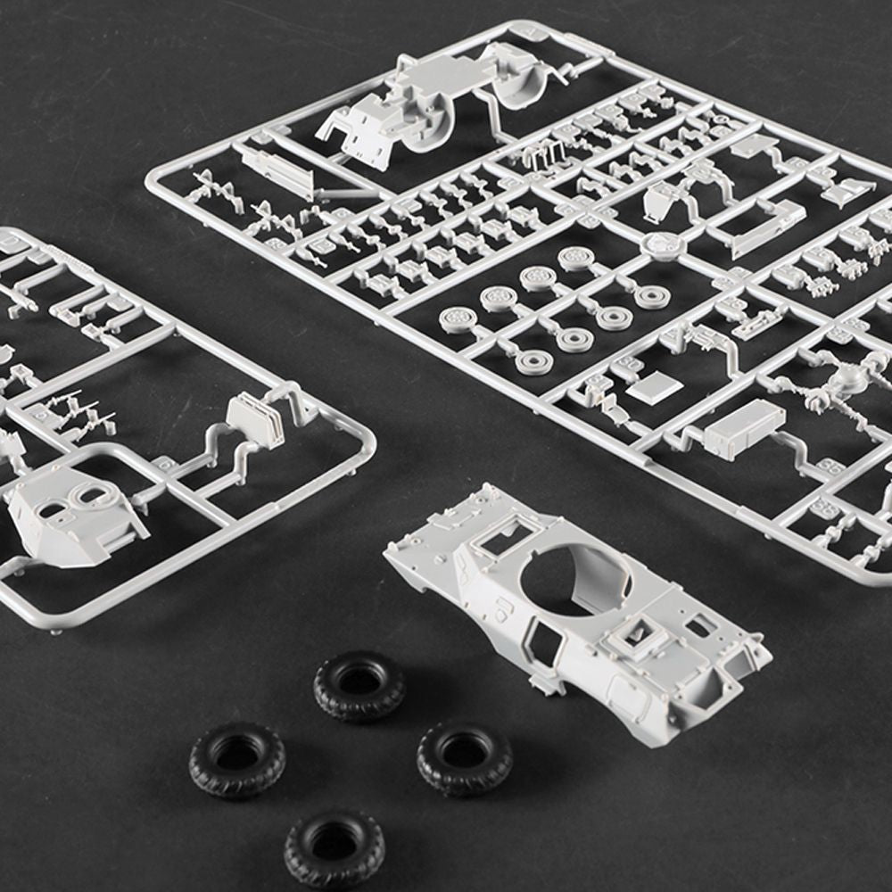 Trumpeter 07443 1/72 LAV-150 Commando AFV w/Cockerell 90mm Gun